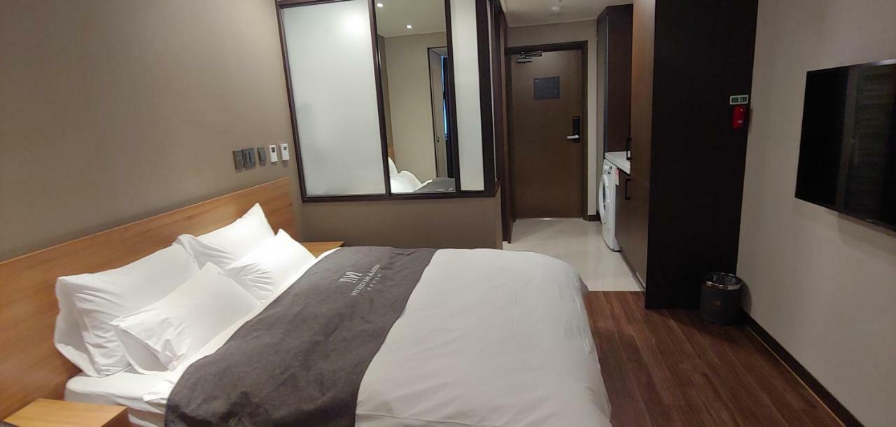 Western Bay Marina Hotel Pyeongtaek Bagian luar foto