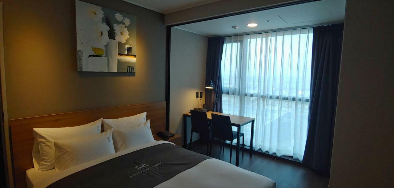 Western Bay Marina Hotel Pyeongtaek Bagian luar foto