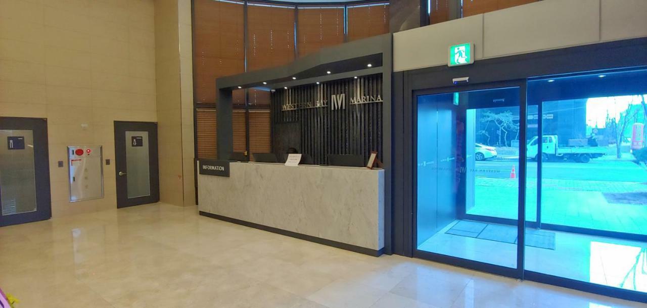 Western Bay Marina Hotel Pyeongtaek Bagian luar foto