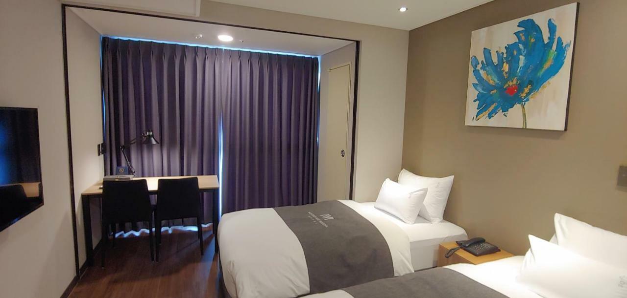 Western Bay Marina Hotel Pyeongtaek Bagian luar foto