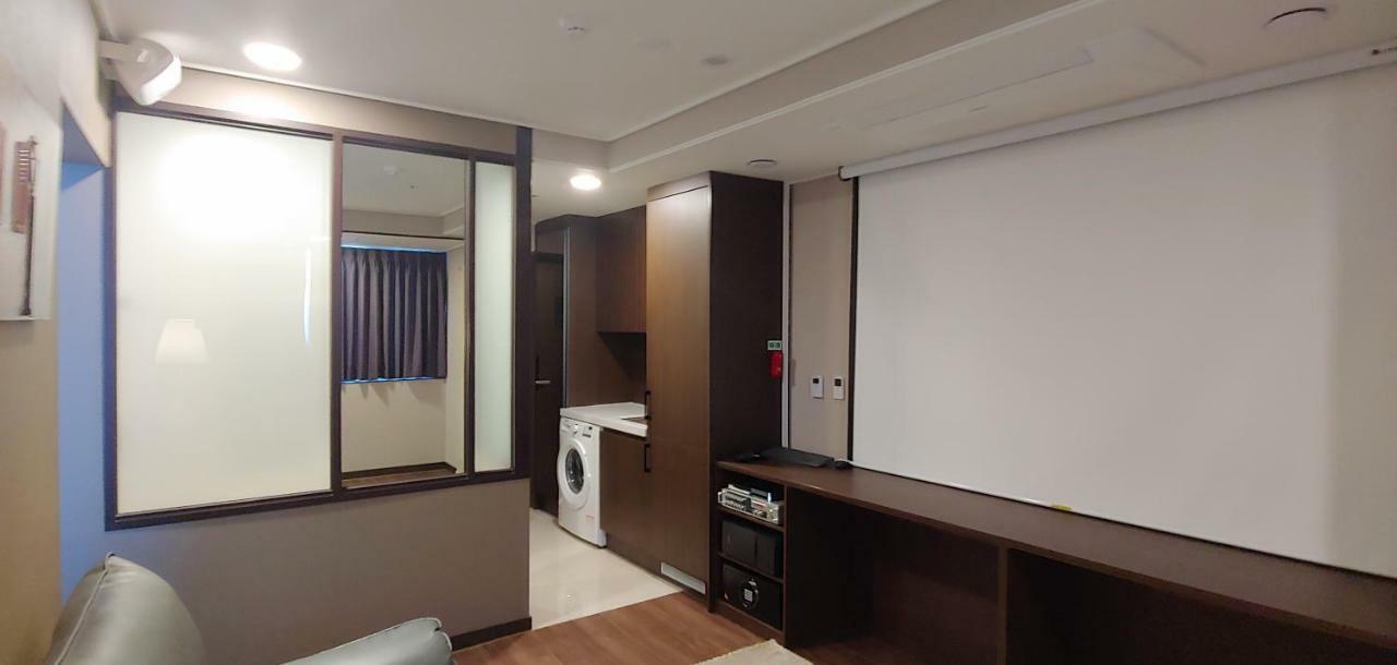 Western Bay Marina Hotel Pyeongtaek Bagian luar foto