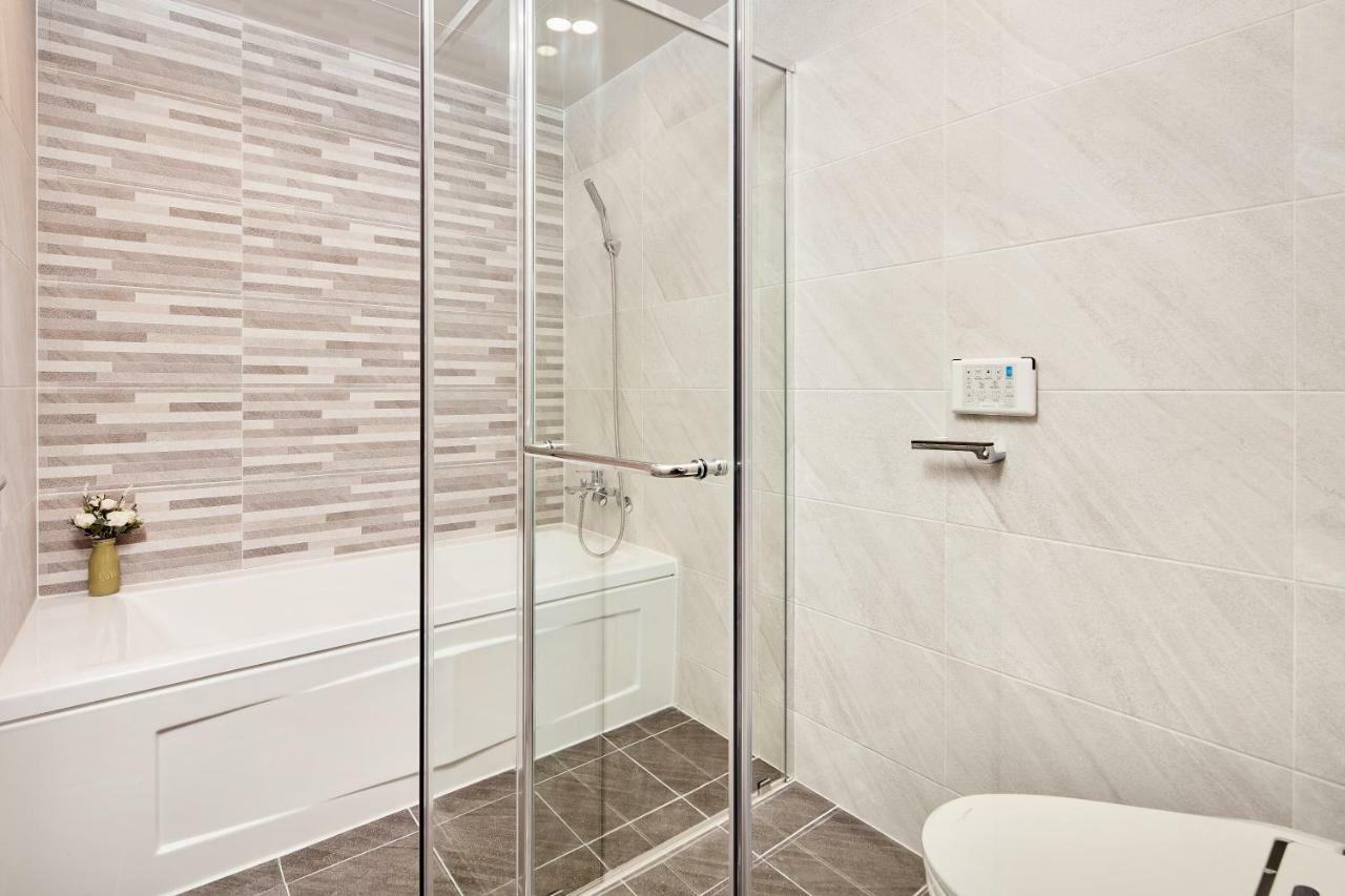 Western Bay Marina Hotel Pyeongtaek Bagian luar foto