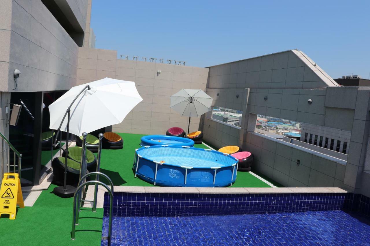 Western Bay Marina Hotel Pyeongtaek Bagian luar foto